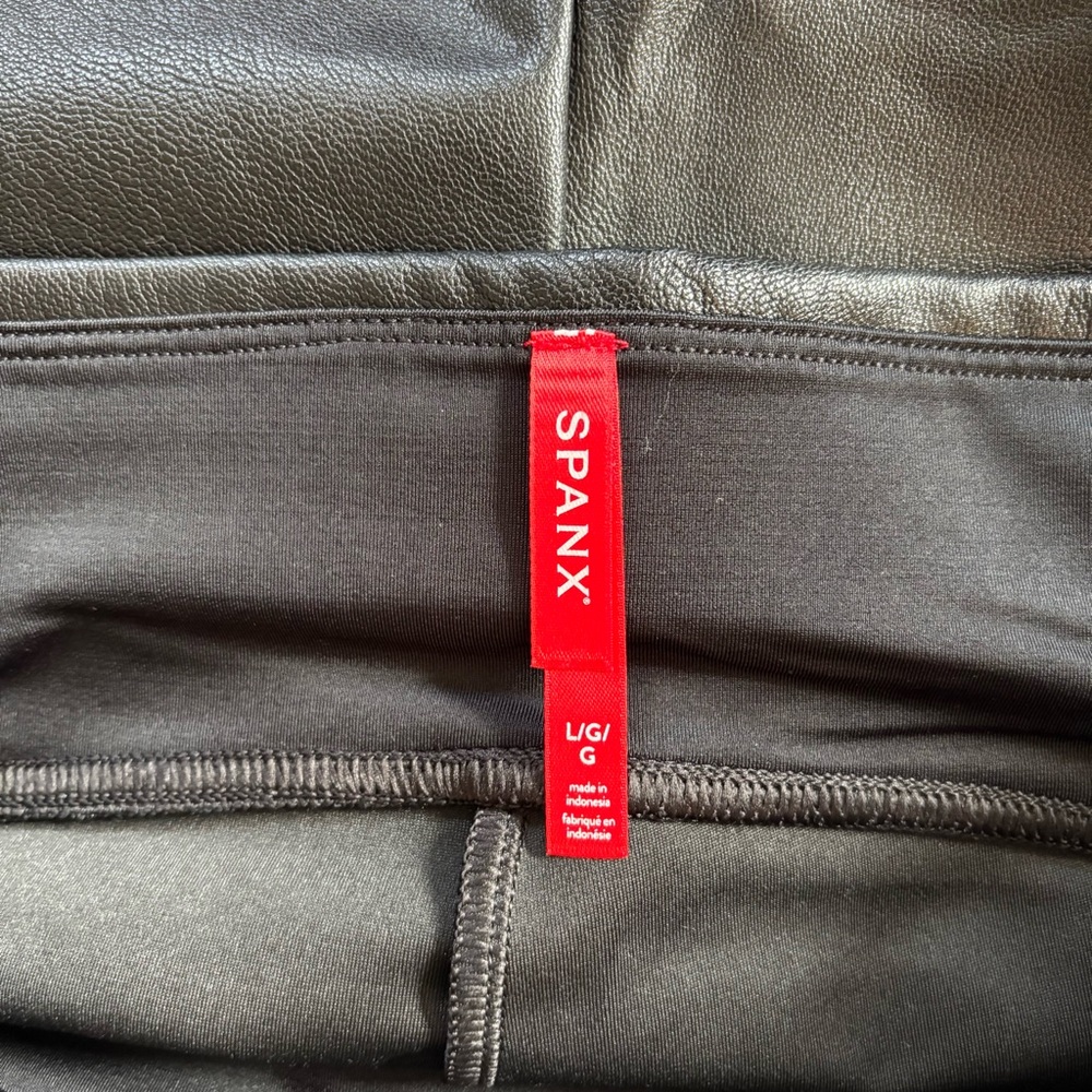 SPANX Faux Leather Split Hem Leggings 20526R - Picture 7 of 7